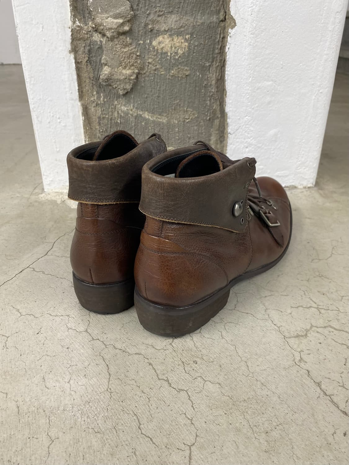 캐서린 햄넷 런던 투웨이 벨티드 레더 부츠 상품이미지6