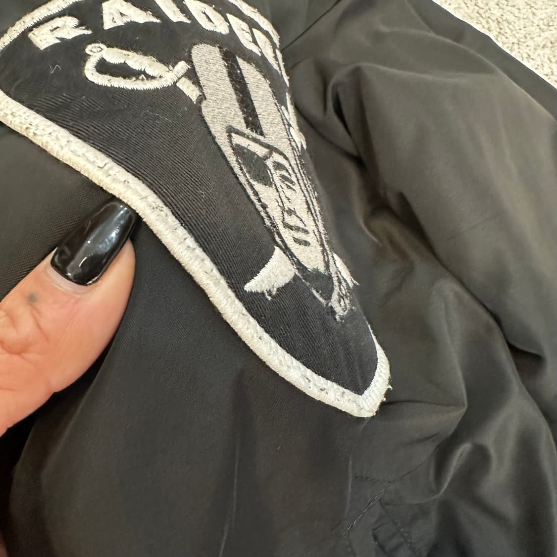 NFL x GU 오클랜드 레이더스 스타디움 바시티 자켓M-L 상품이미지4