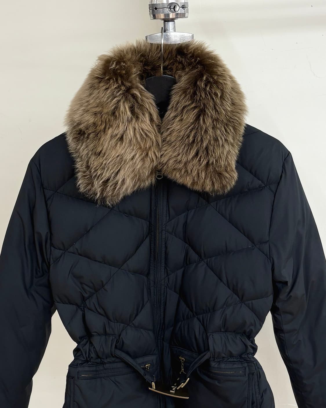 랄프로렌 블랙 램스 퍼 카라 벨티드 다운 자켓 상품이미지2