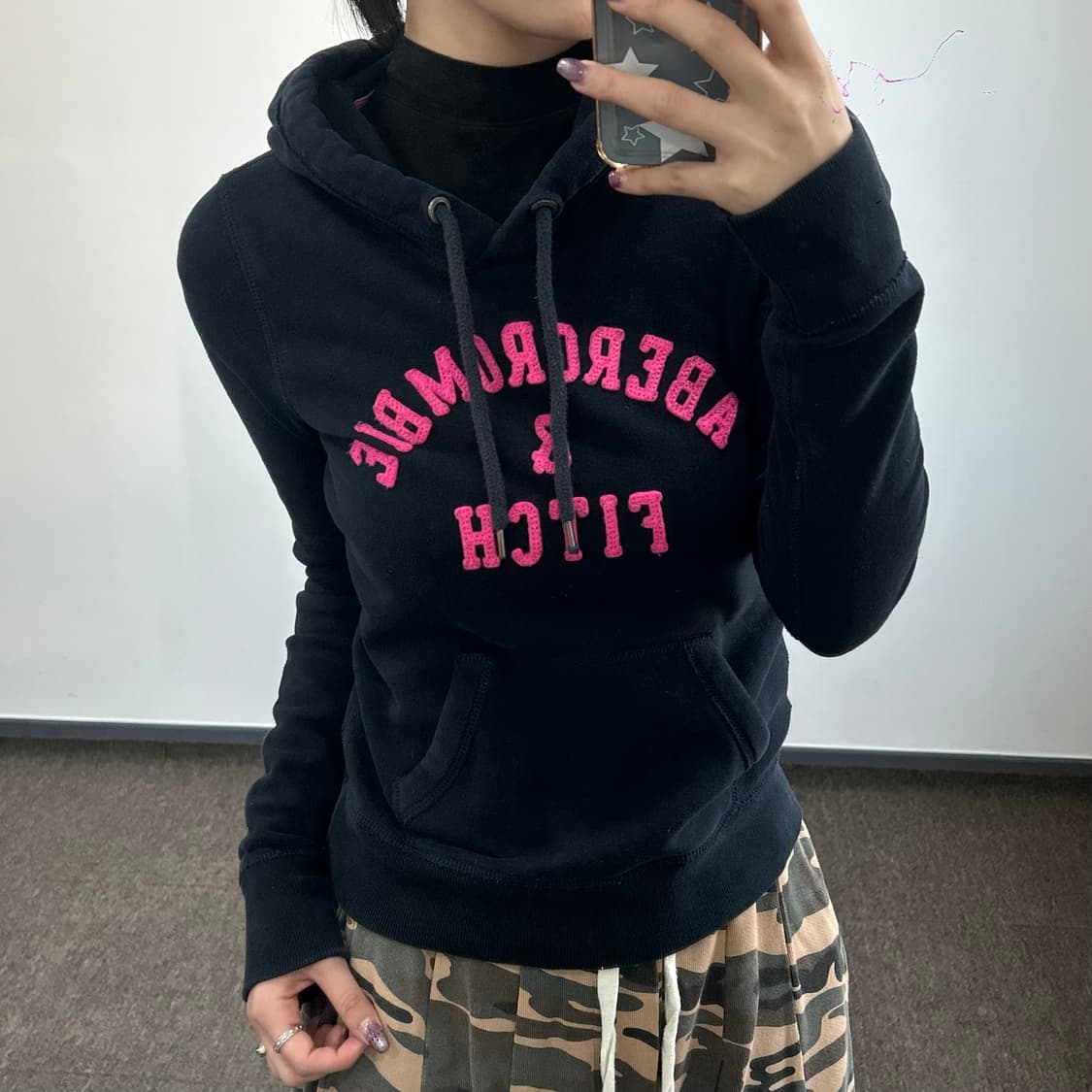 Abercrombie 아베크롬비 핑크 스펠아웃 로고 블랙후드티  Pric 상품이미지2