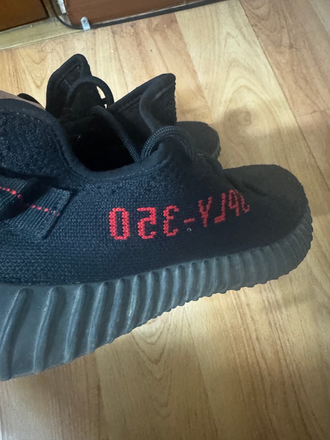 이지부스트350 v2 블랙레드 상품이미지3