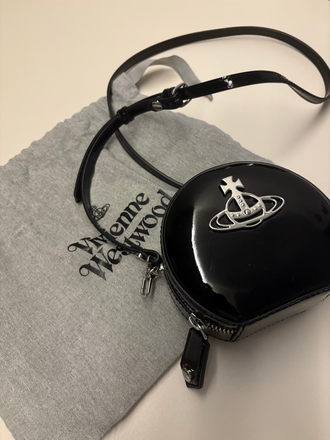 비비안웨스트우드 샤이니 미니 라운드 크로스백 상품이미지1