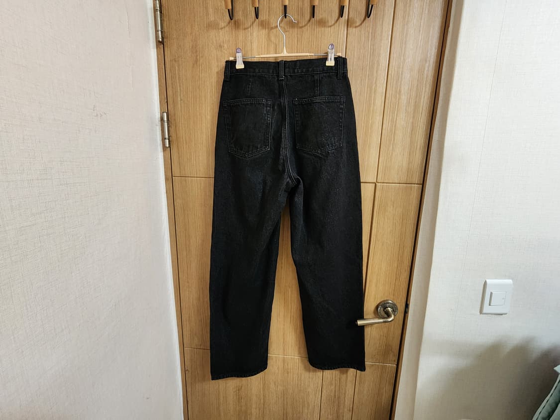 (26)무신사 트위스트 세미 벌룬 데님 팬츠 로우블랙 상품이미지4