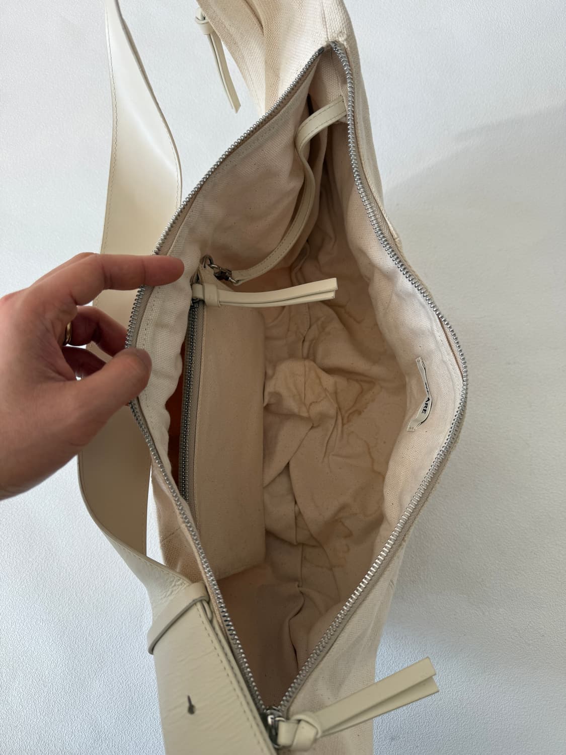 Pre owned 캔버스 크로아상백(큰 사이즈, 안감 얼룩) 상품이미지5