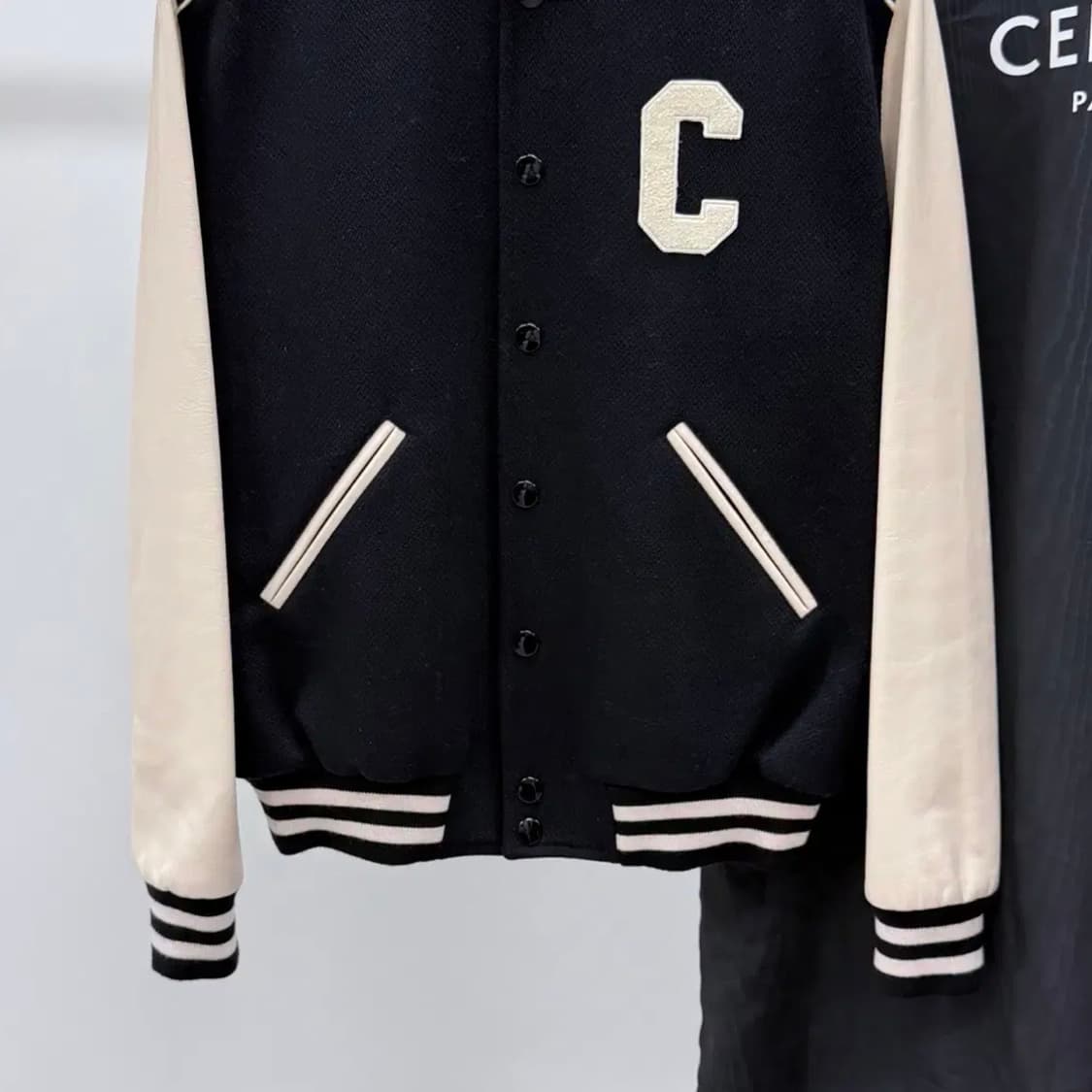 [S+급/52] 셀린느 C 로고 테디 바시티 자켓 블랙 상품이미지3