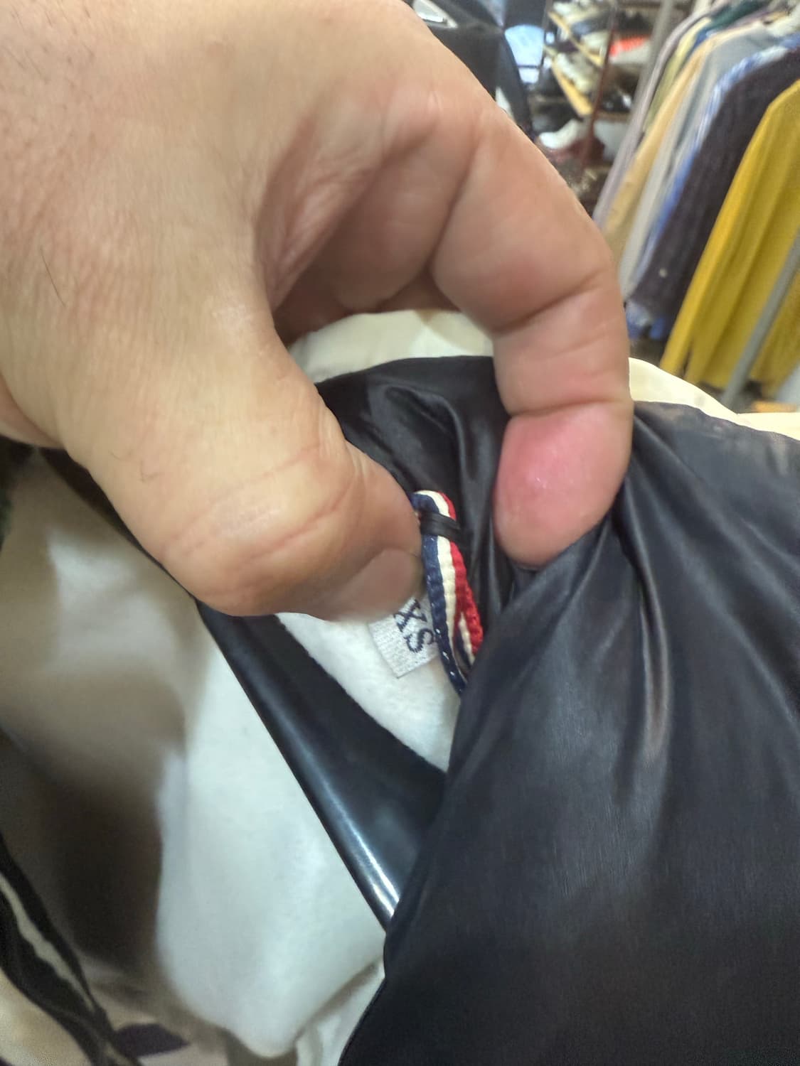 44 정품 몽클레어 그렉노블 패딩 팝니다 상품이미지3