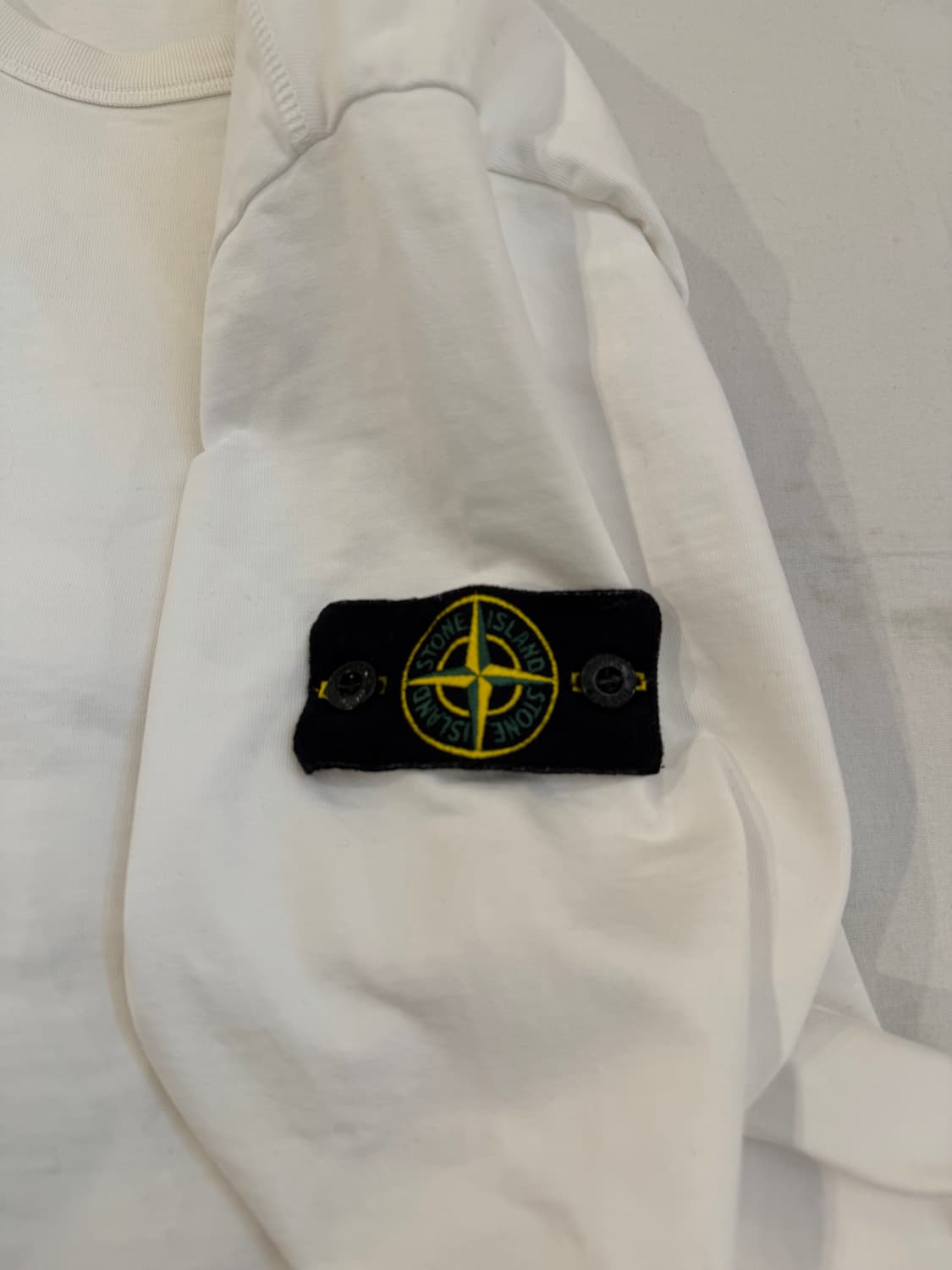 스톤아일랜드 20ss 롱슬리브 맨투맨 화이트 상품이미지2