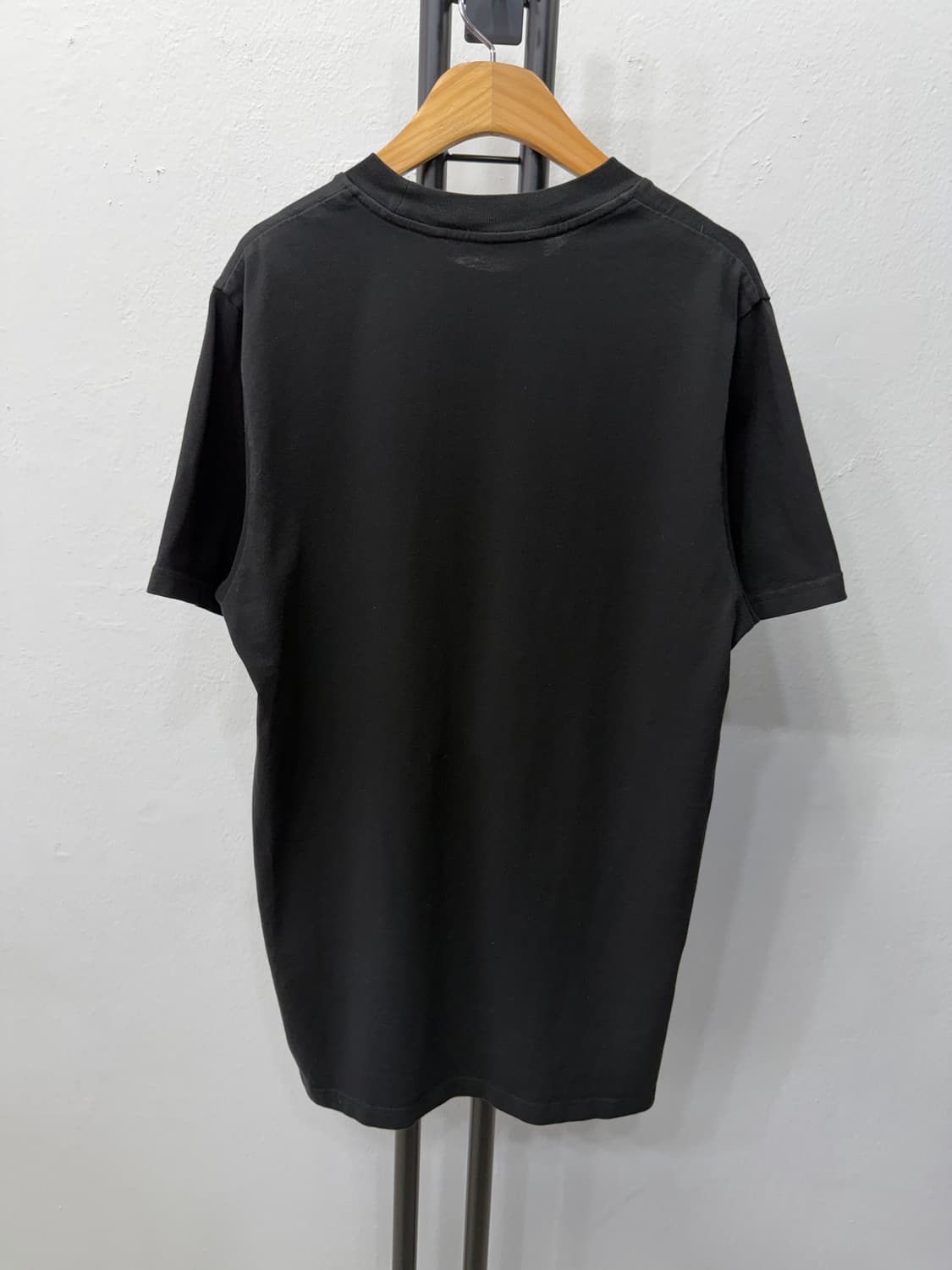 정품) 몽클레어 남성 23ss 하트 로고 블랙 반팔티 M 상품이미지5