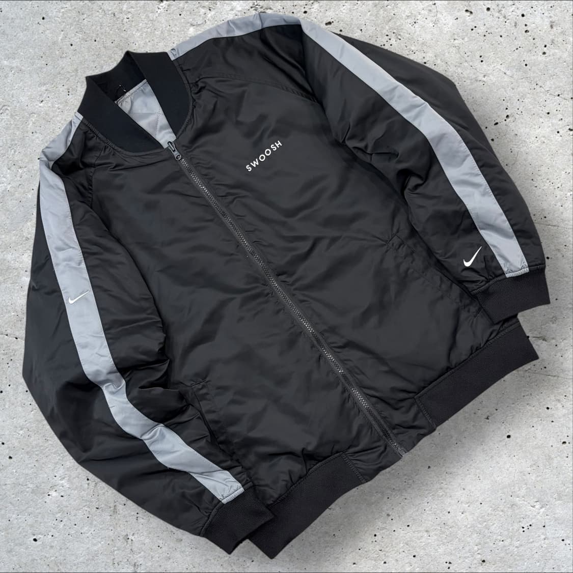 [XL] 나이키 리버시블 스우시 퀼팅 봄버 자켓 그레이 블랙 B556 상품이미지3