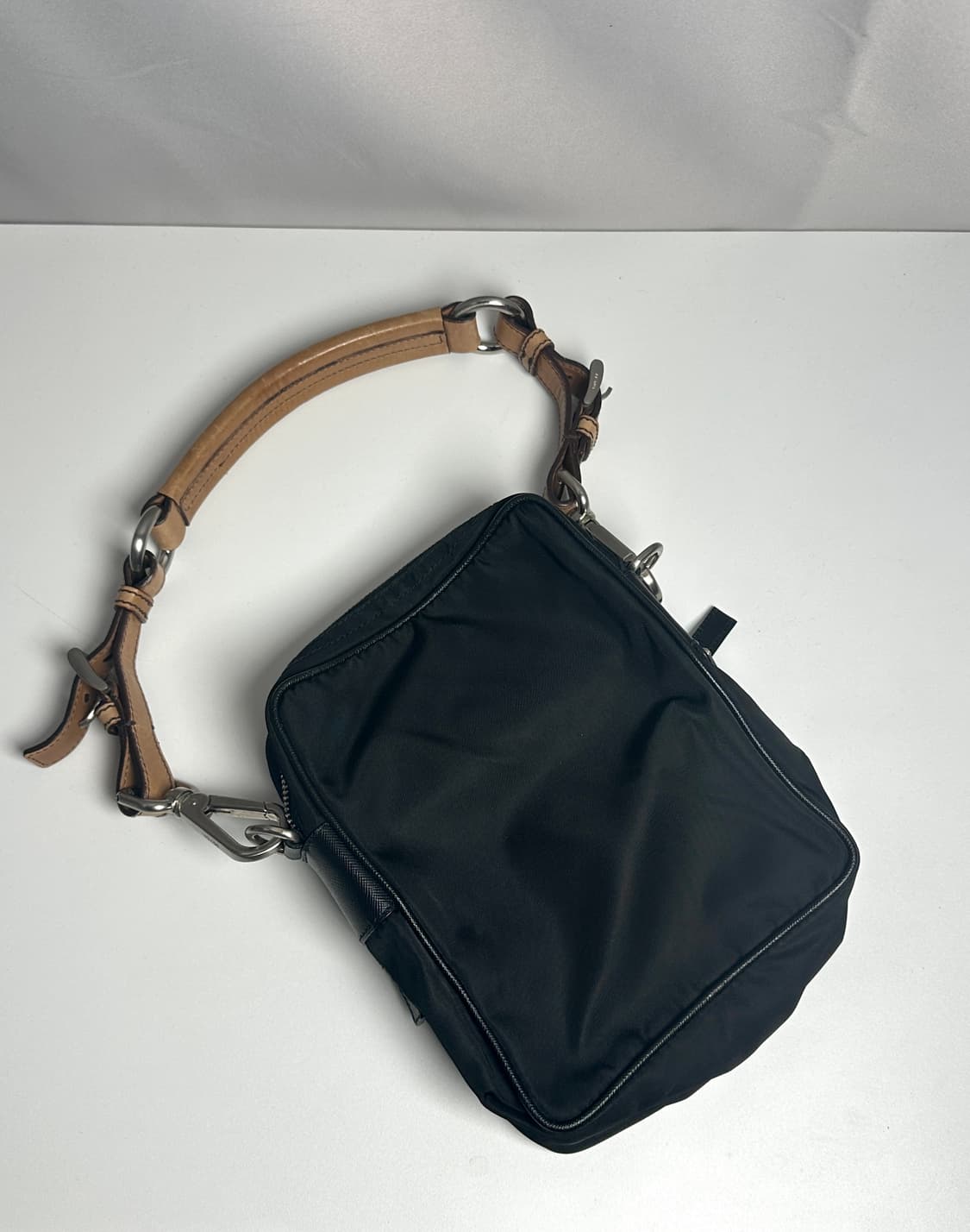 프라다 나일론 & 사피아노 레더 미니 숄더 토트 블랙 상품이미지8