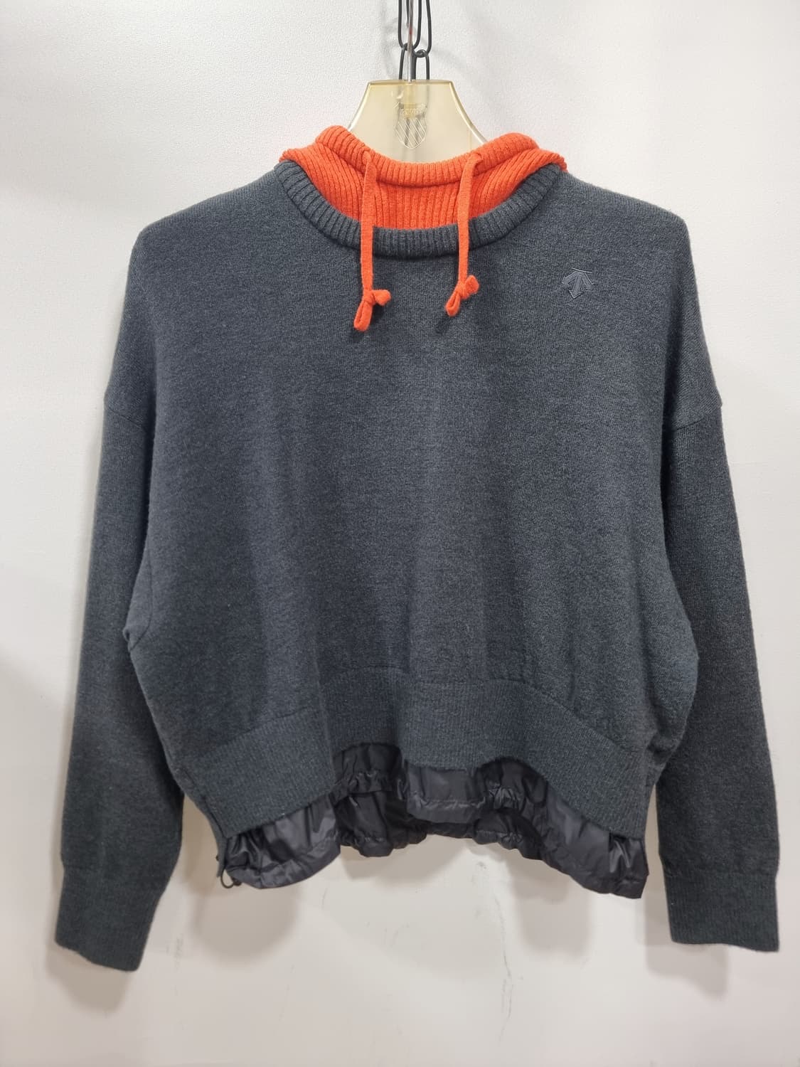 데쌍트 골프 여성소재 믹스 크롭 후드 스웨터 (C940 상품이미지2