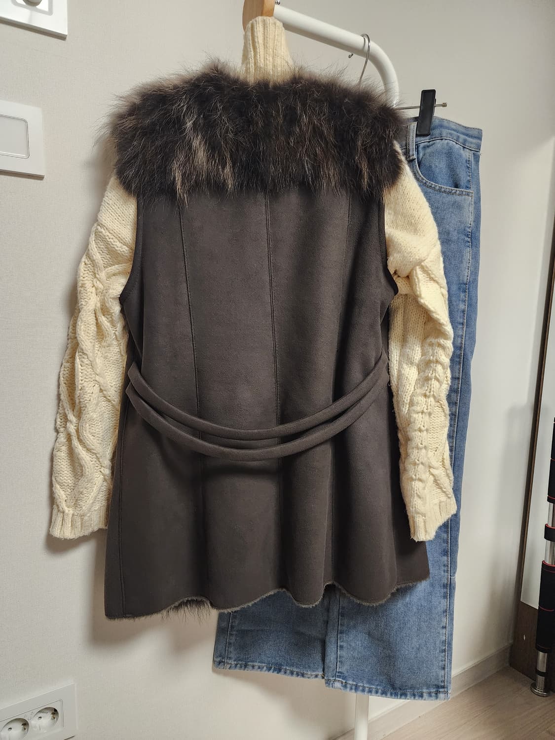 온앤온 리얼 라쿤 무스탕 베스트 조끼 상품이미지3