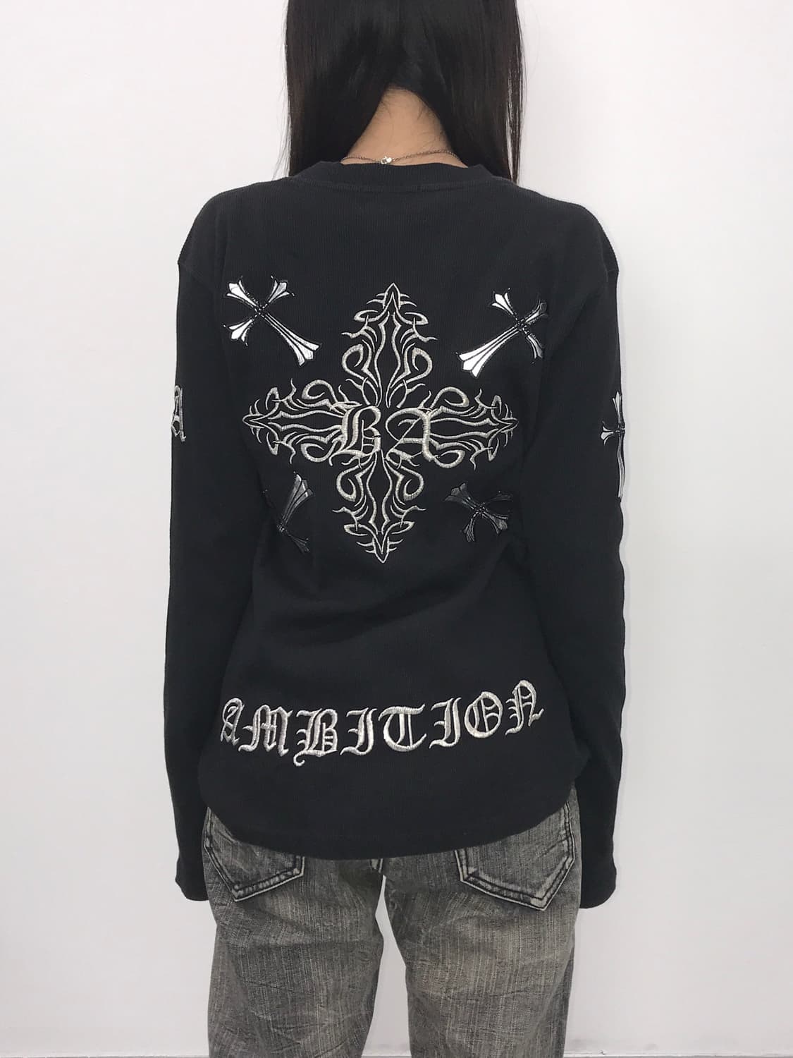 'AMBITION' Gothic Cross V-Neck Tee 상품이미지1