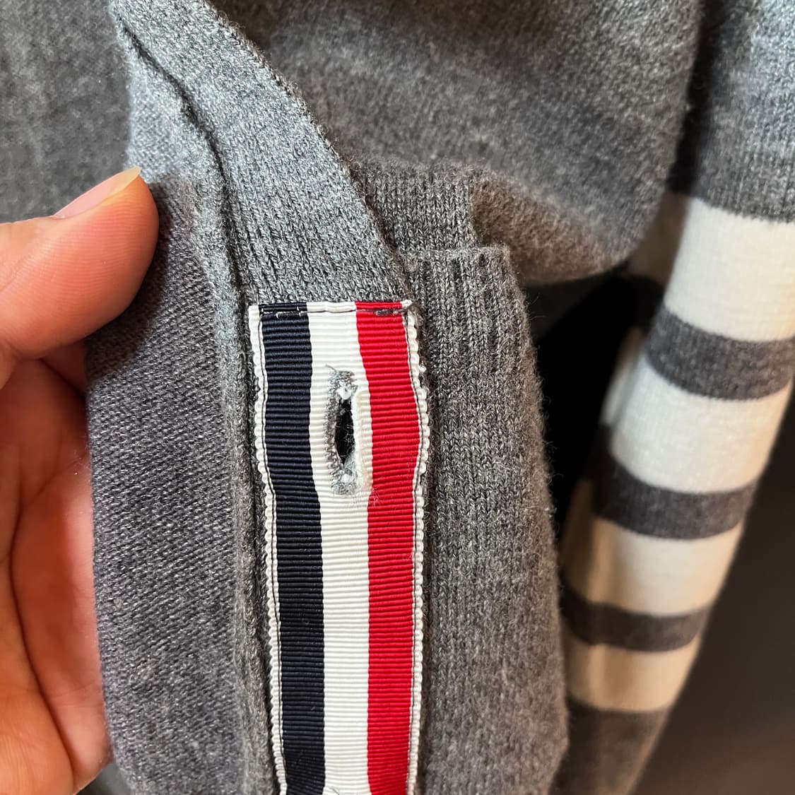 톰 브라운 스코틀랜드 메이드 메리노울 니트 가디건 상품이미지6