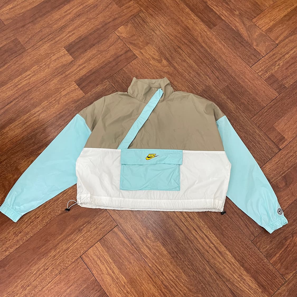 여성 나이키 아노락 바람막이 상품이미지2