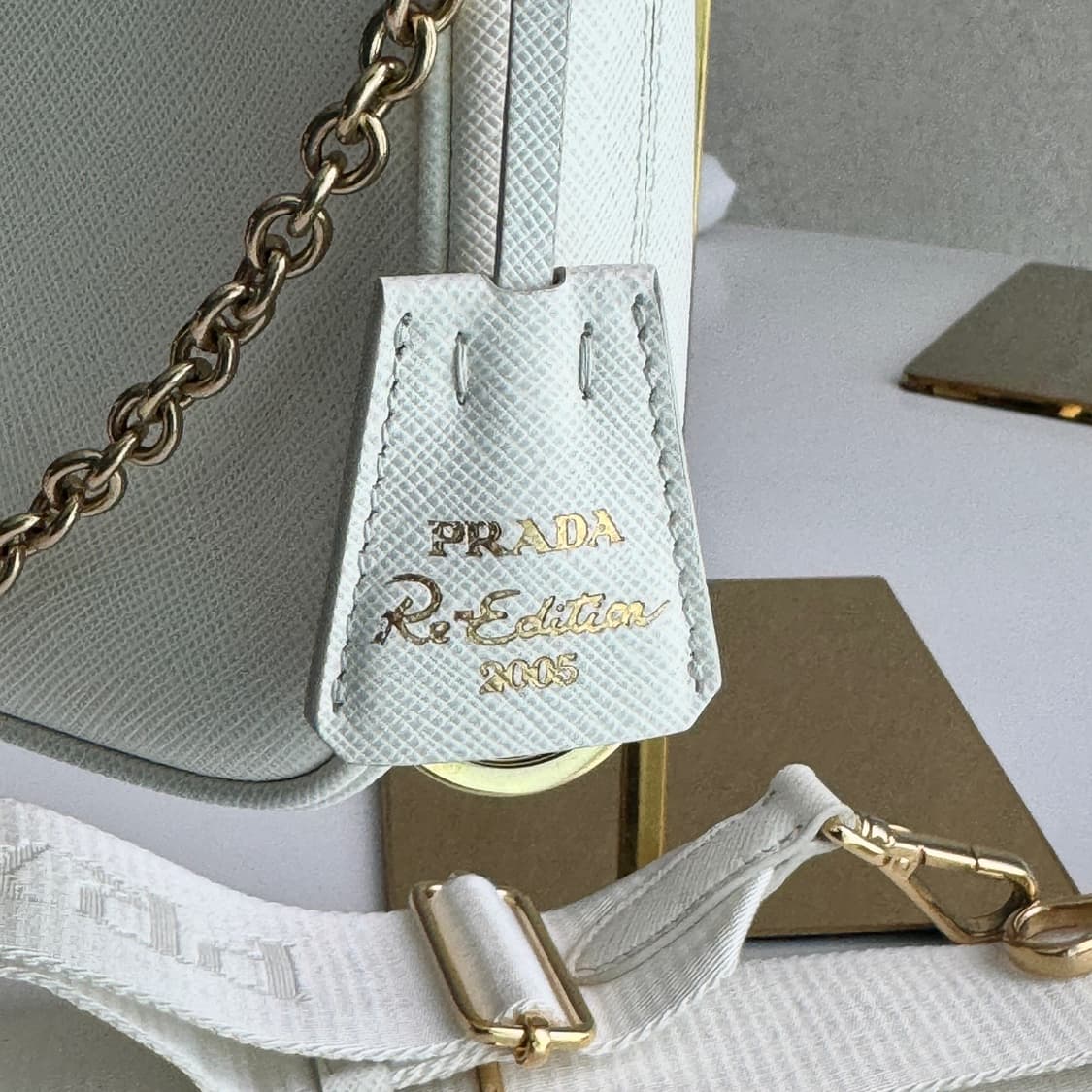 [새상품급] 프라다 리에디션 사피아노 테수토 호보백 레더 화이트  상품이미지7