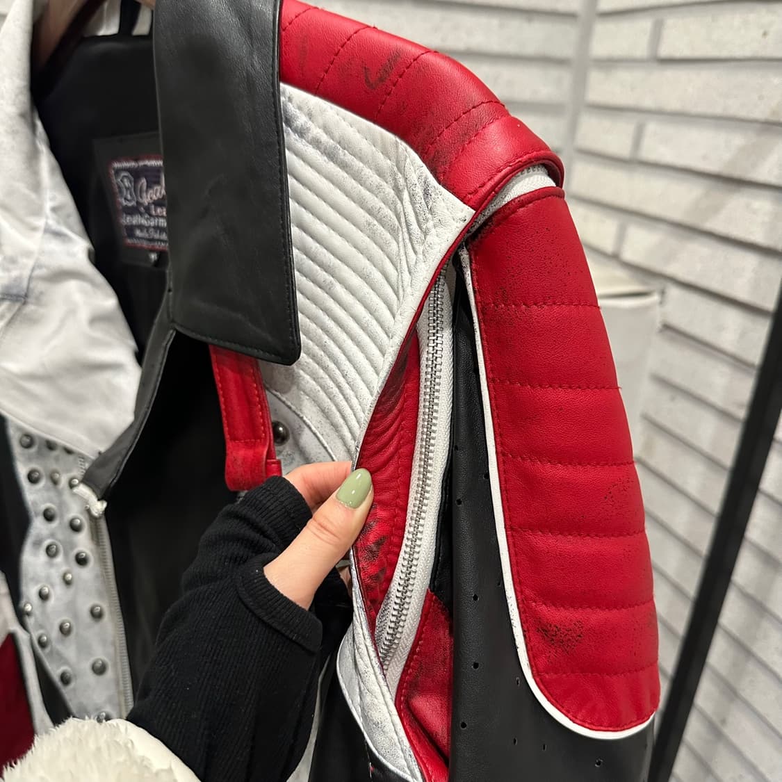 USA VINTAGE 레더 레이싱 자켓 백패치 스터드 지퍼 디테일 화이트 상품이미지6