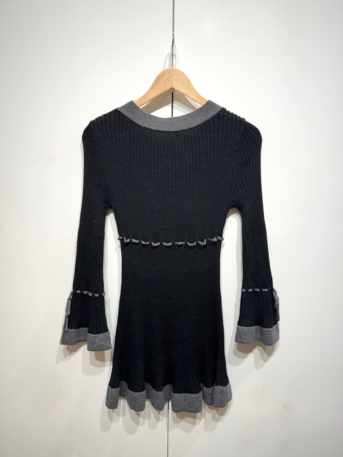 courreges 꾸레쥬 플레어 니트 상품이미지3