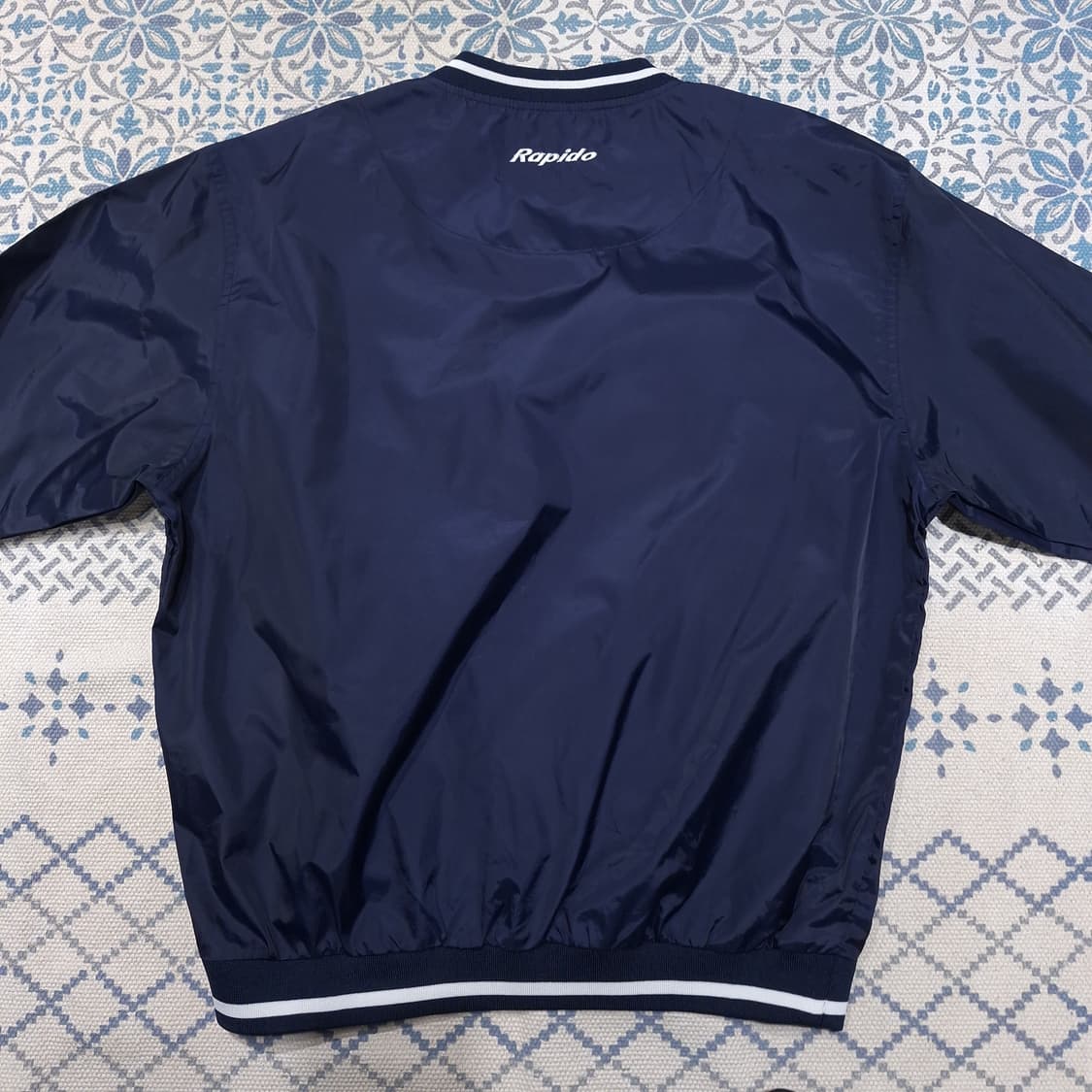 RAPIDO 라피도 네이비 화이트 라이닝 로고패치 올드스쿨 브이넥 웜업 상품이미지9
