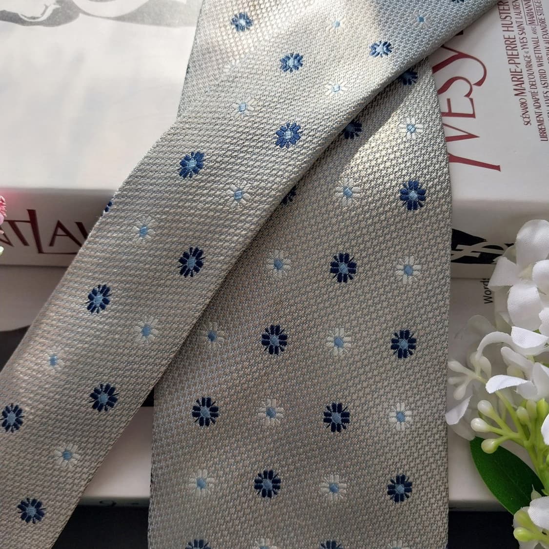 입생로랑 실크  플라워 자카드 넥타이 9.7cm A등급 k1971
 상품이미지5
