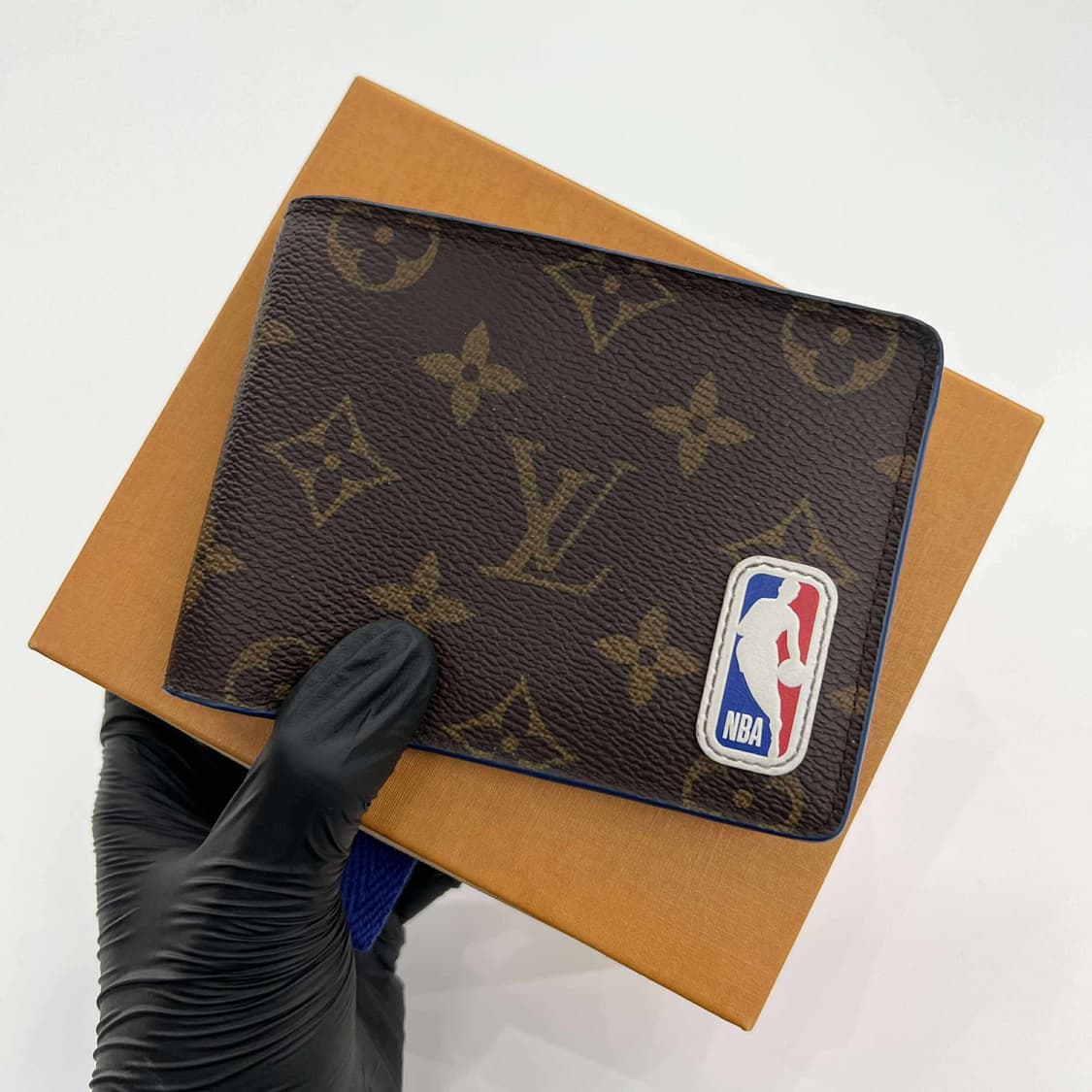 [풀구성]루이비통 NBA 한정 멀티플 반지갑 상품이미지1