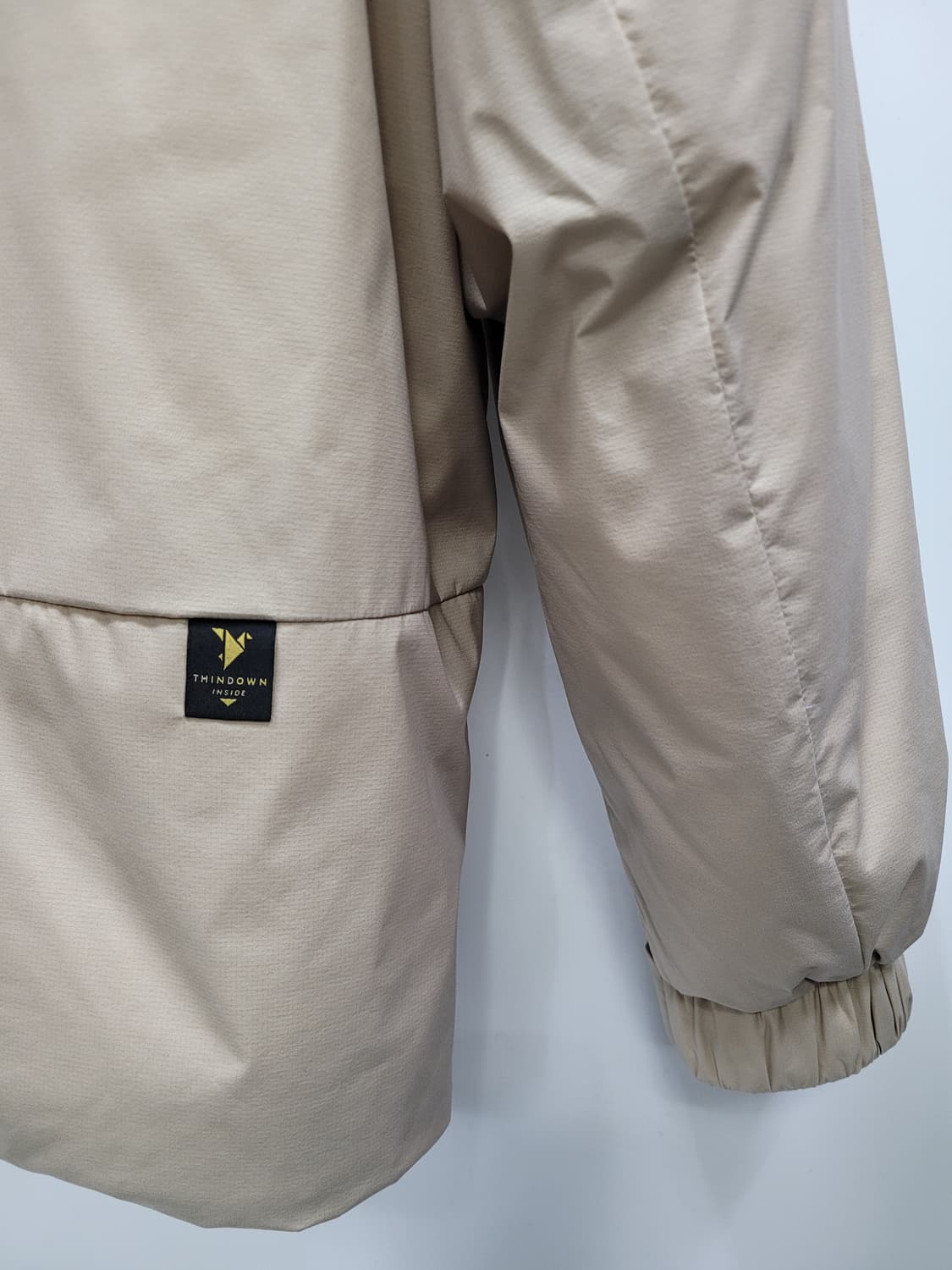 K2 21FW 수지 씬에어 라이트 구스 다운 패딩 / 여 90 샌드베이지 상품이미지5