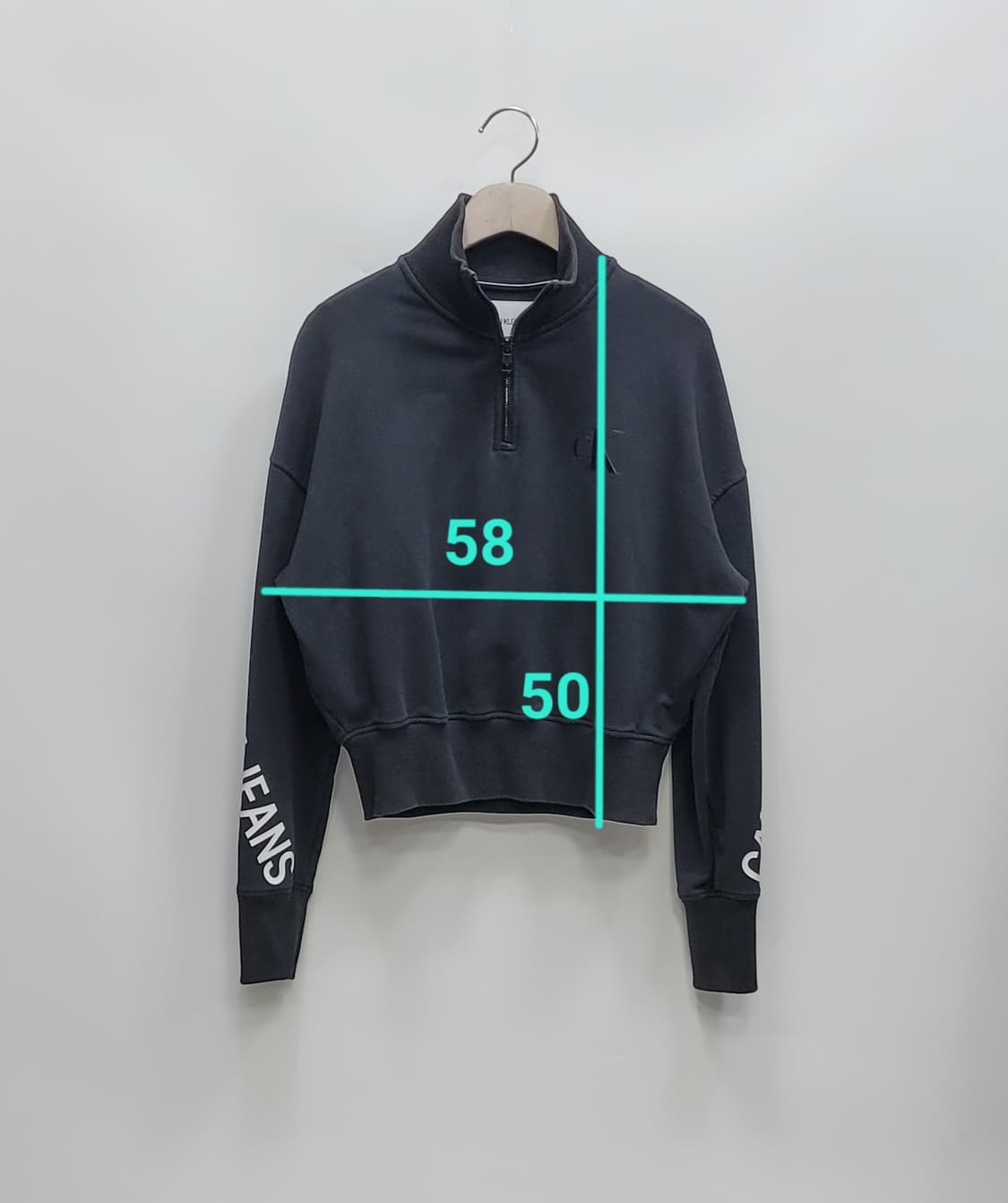 캘빈클라인 22FW 세미 크롭 하프 집업 맨투맨 / 여 XS 블랙 상품이미지10