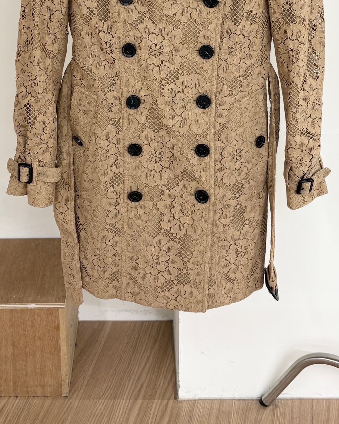 버버리 프로섬 브라운 레이스 벨티드 트렌치 코트 상품이미지5