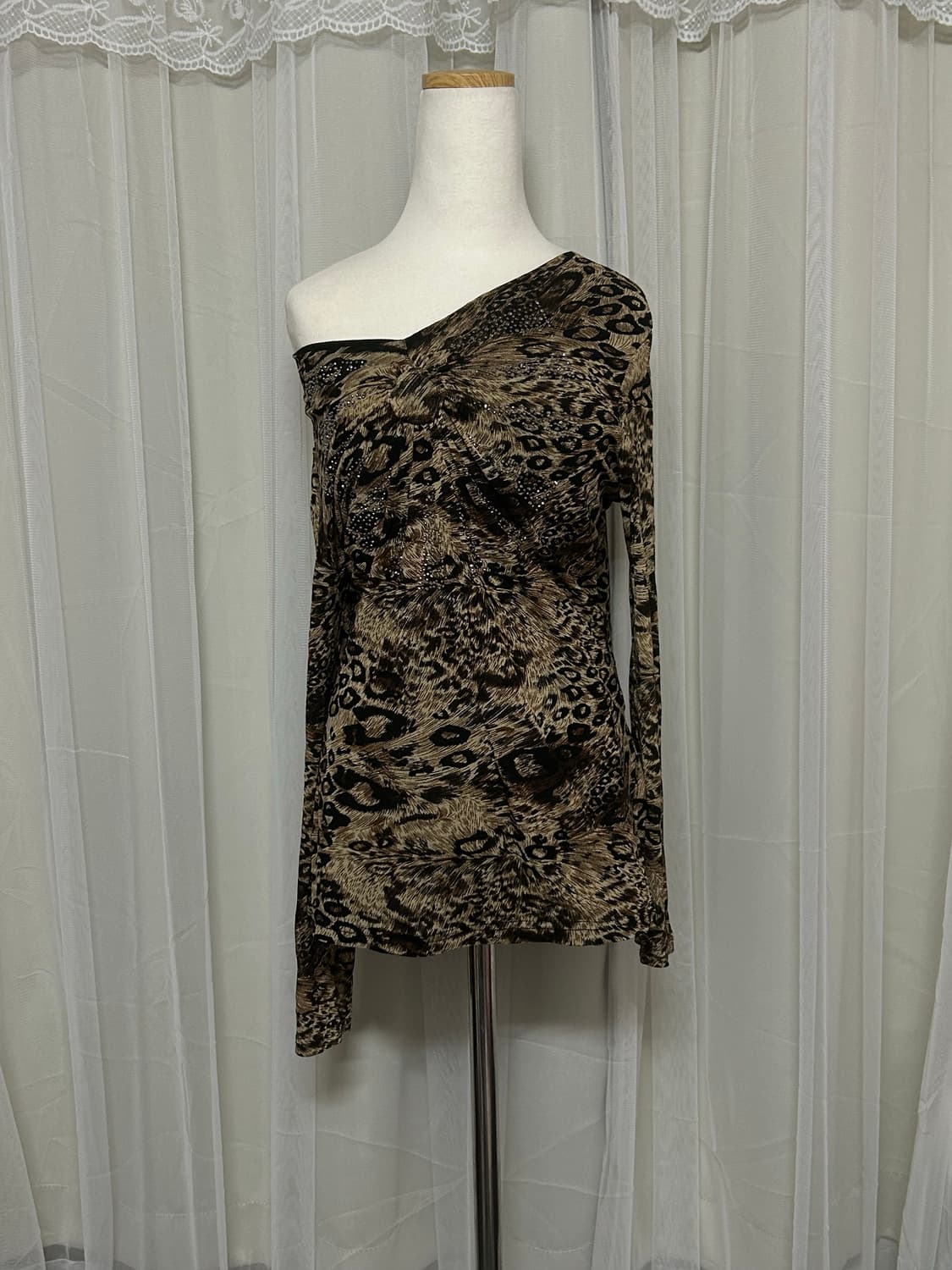 레오파드 큐빅 셔링 오네갸루 탑 롱슬리브 상품이미지1