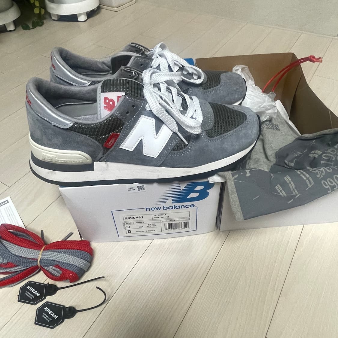 990v1 270 40주년 레드탭 상품이미지1