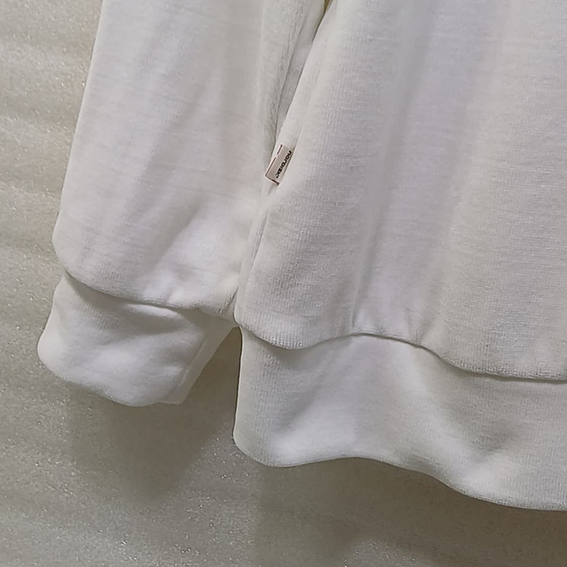 노르디스크 벨벳 기모 맨투맨 라운드 티 여성 XS 도톰 흰색 사랑봉봉 상품이미지6