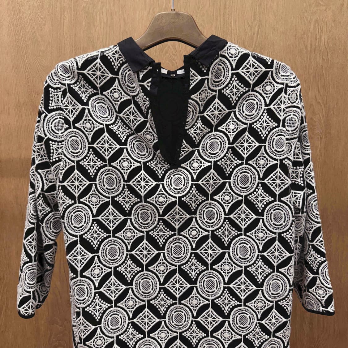 폴스미스 미니 원피스 기하학 자수 레이스 패턴 디테일 블랙 배색 상품이미지4