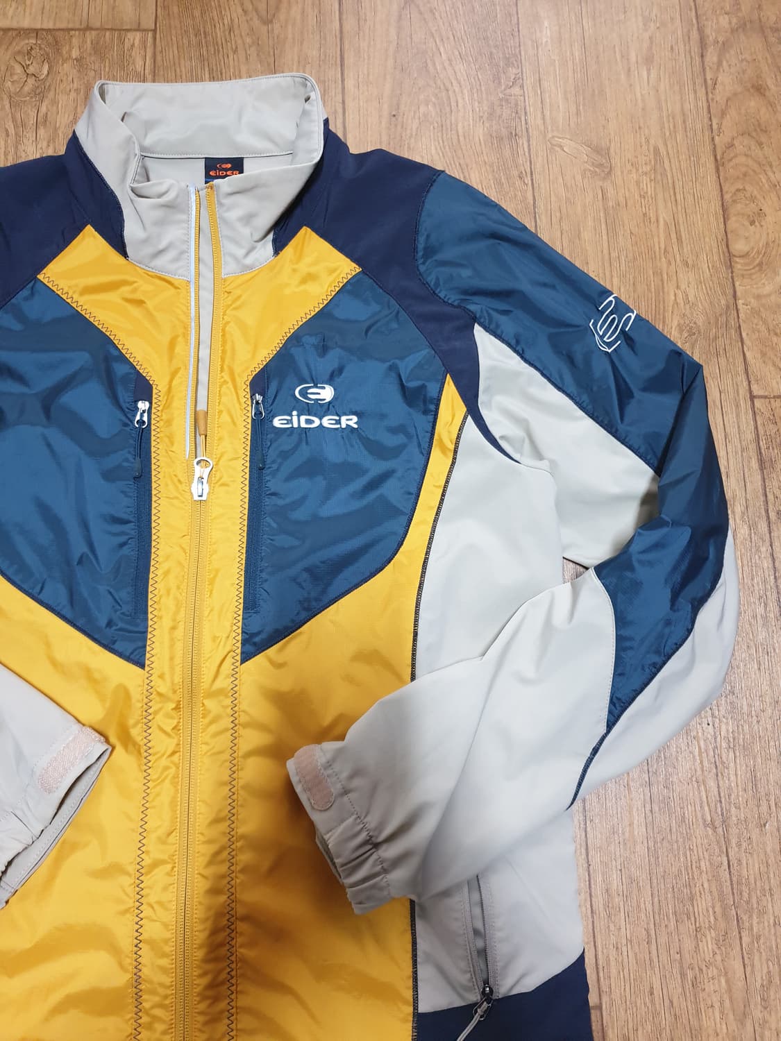 1014 아이더 아웃도어 바람막이 95 사이즈입니다 상품이미지3