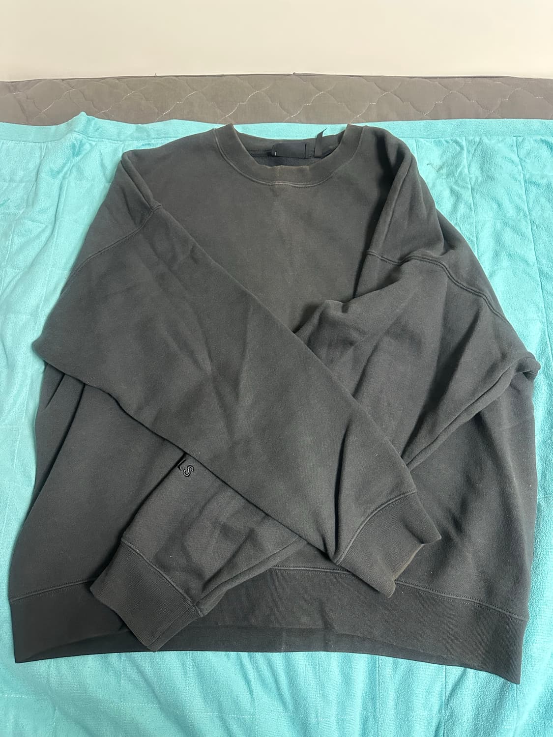 19fw 에센셜 맨투맨 블랙 m사이즈 상품이미지2