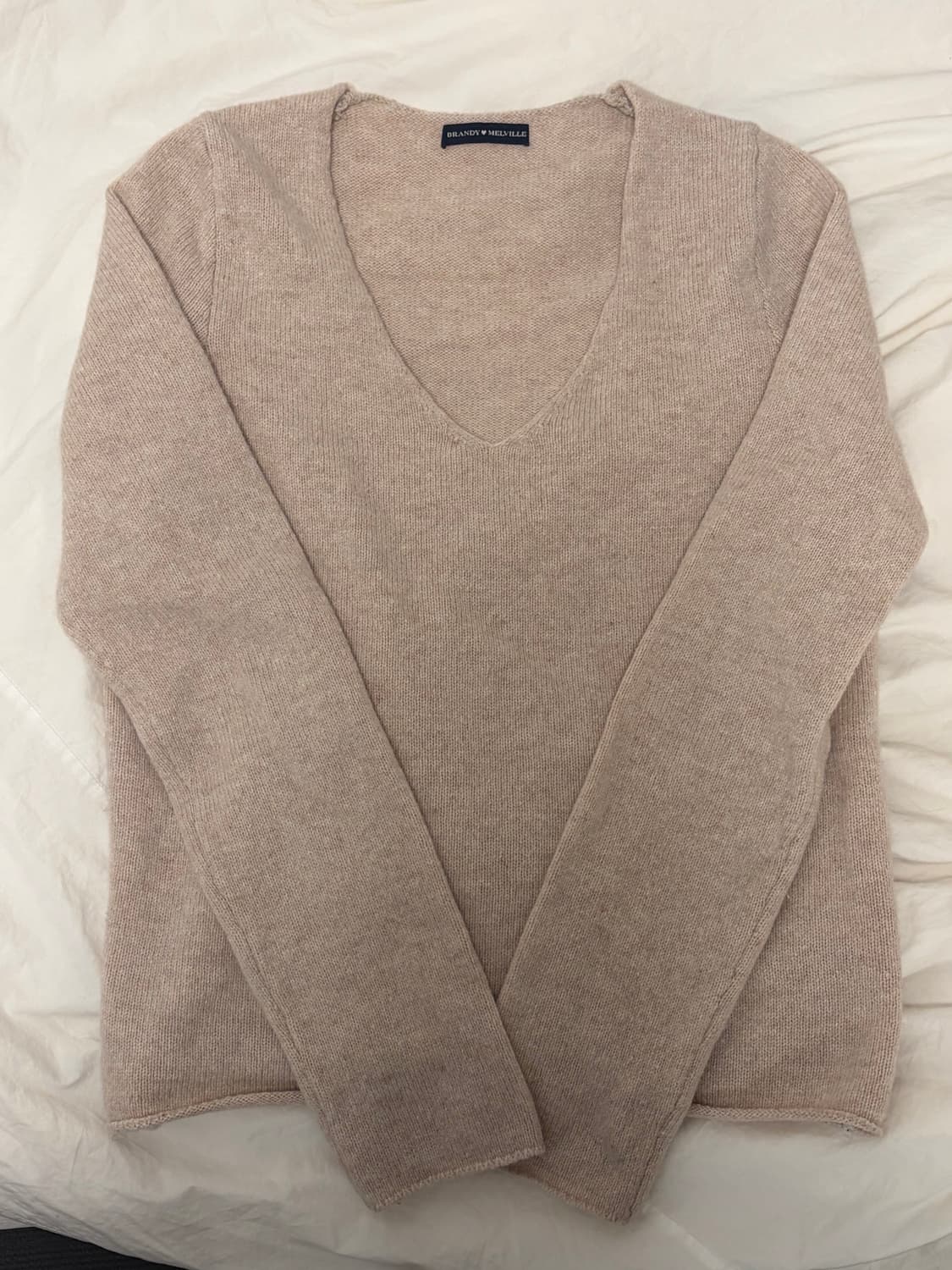브랜드멜빌 브이넥 니트 베이지 색상 상품이미지2