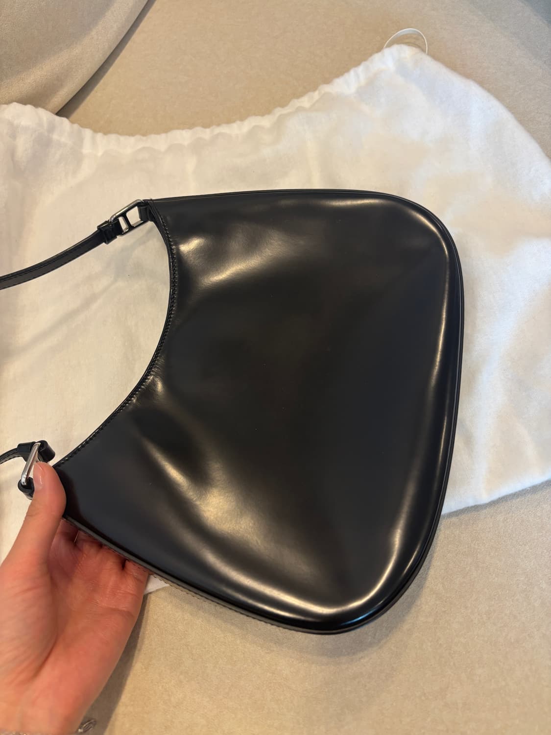 프라다 클레오 브러시드 레더 숄더백 상품이미지7