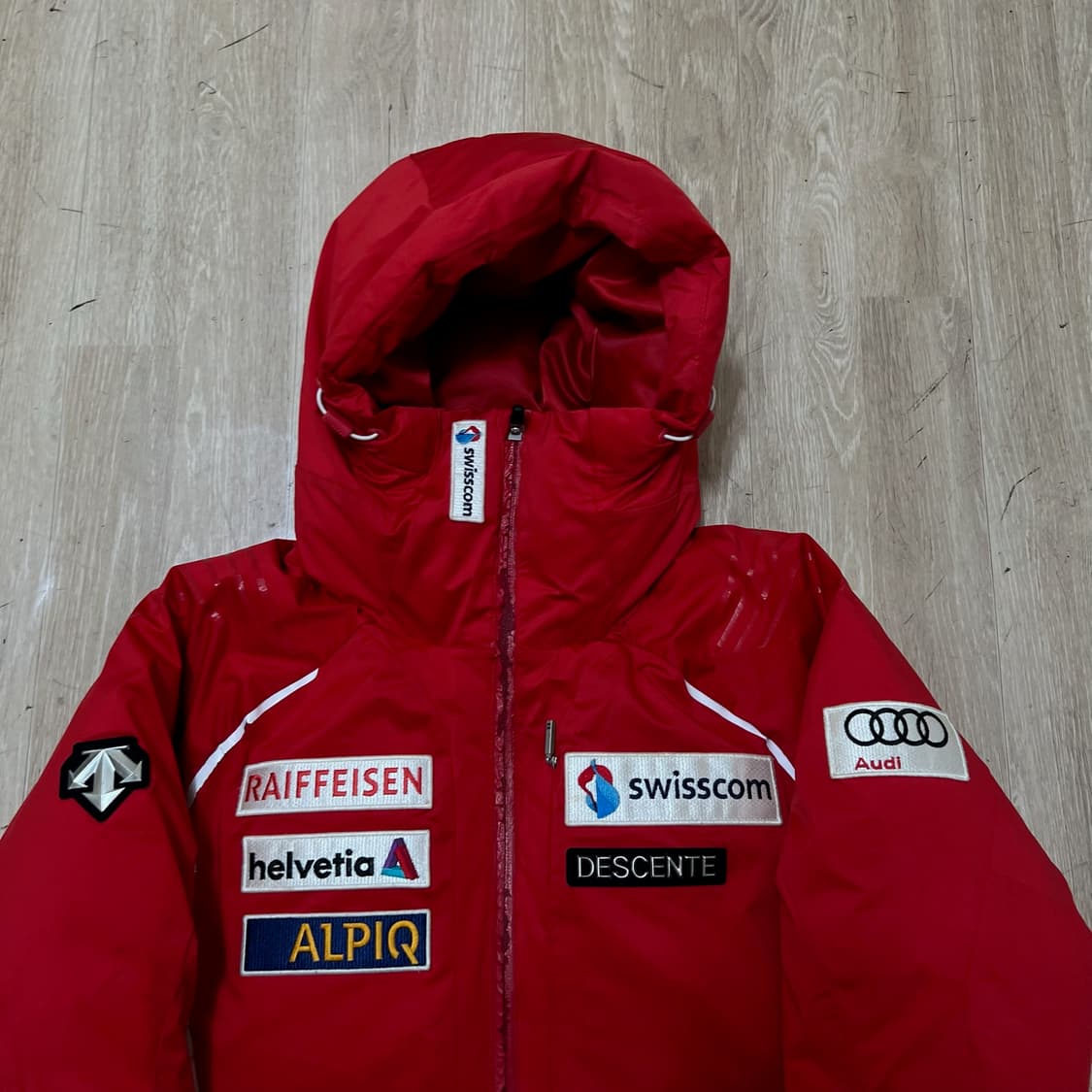 데상트 아우디 스위스 스키팀 덕다운 후드 패딩 S/90  상품이미지2