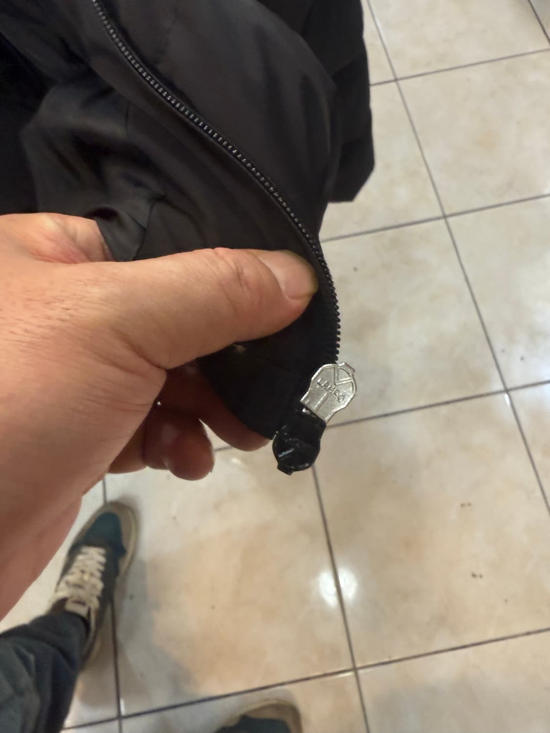 50/105 정품 발렌시아가 C컬패딩 팝니다 상품이미지3