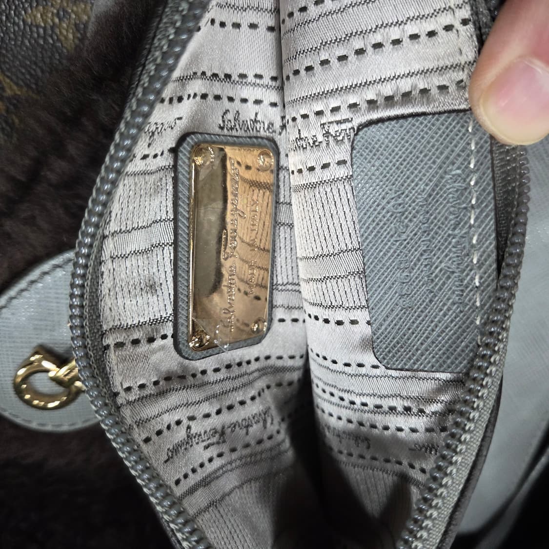 페라가모 무스탕 시어링 토트앤 숄더 상품이미지7