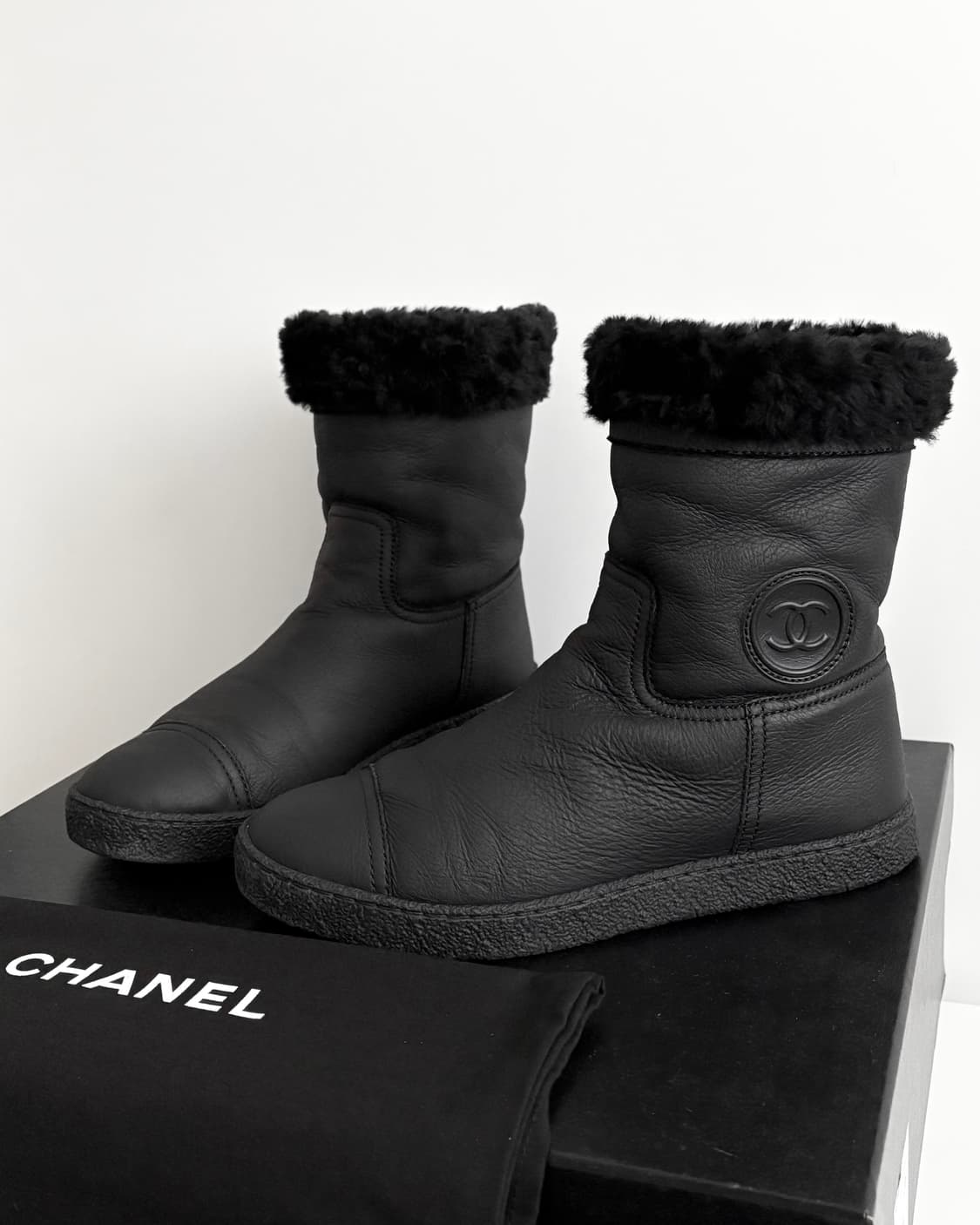 Chanel 샤넬 CC 로고 어그 롱부츠 36 블랙 상품이미지3