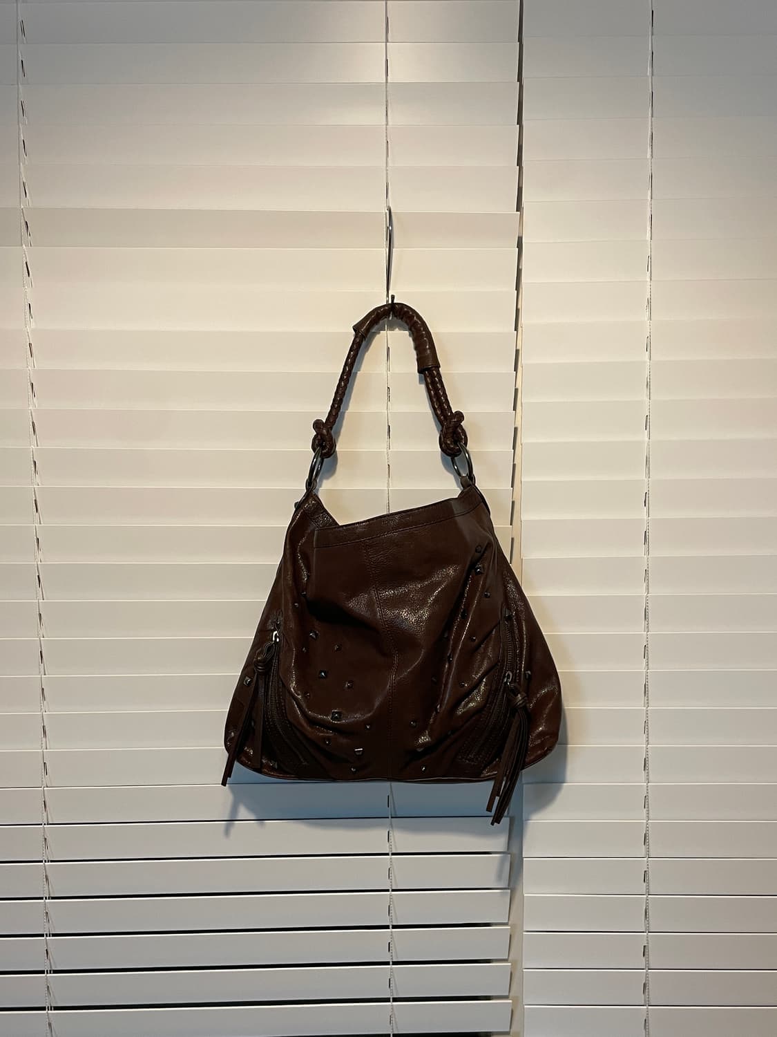 럭스 앤 버그 램스킨 숄더백 상품이미지1