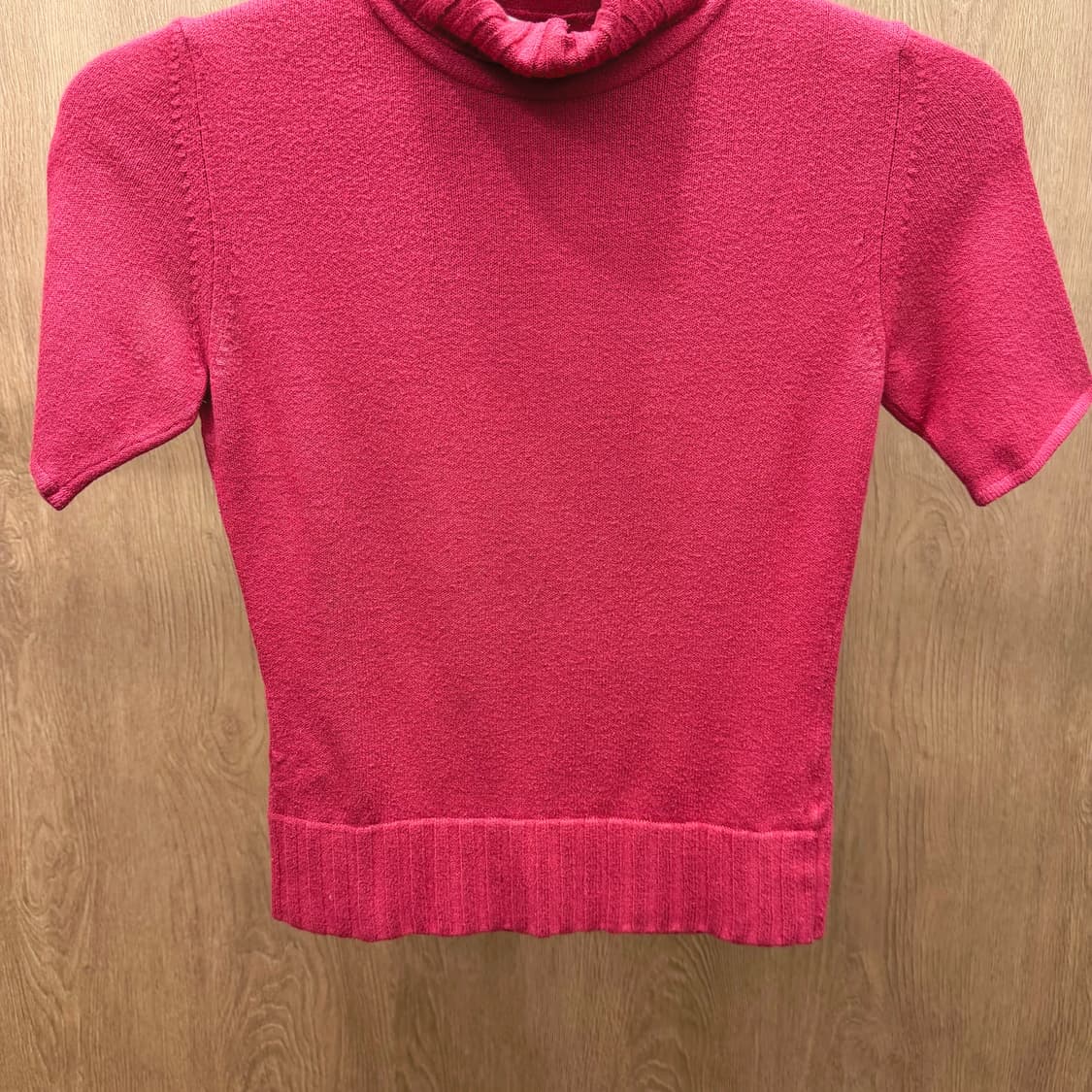 막스앤코 터틀넥 반팔 니트 골지 넥 밑단 디테일 슬림핏 레드 상품이미지5