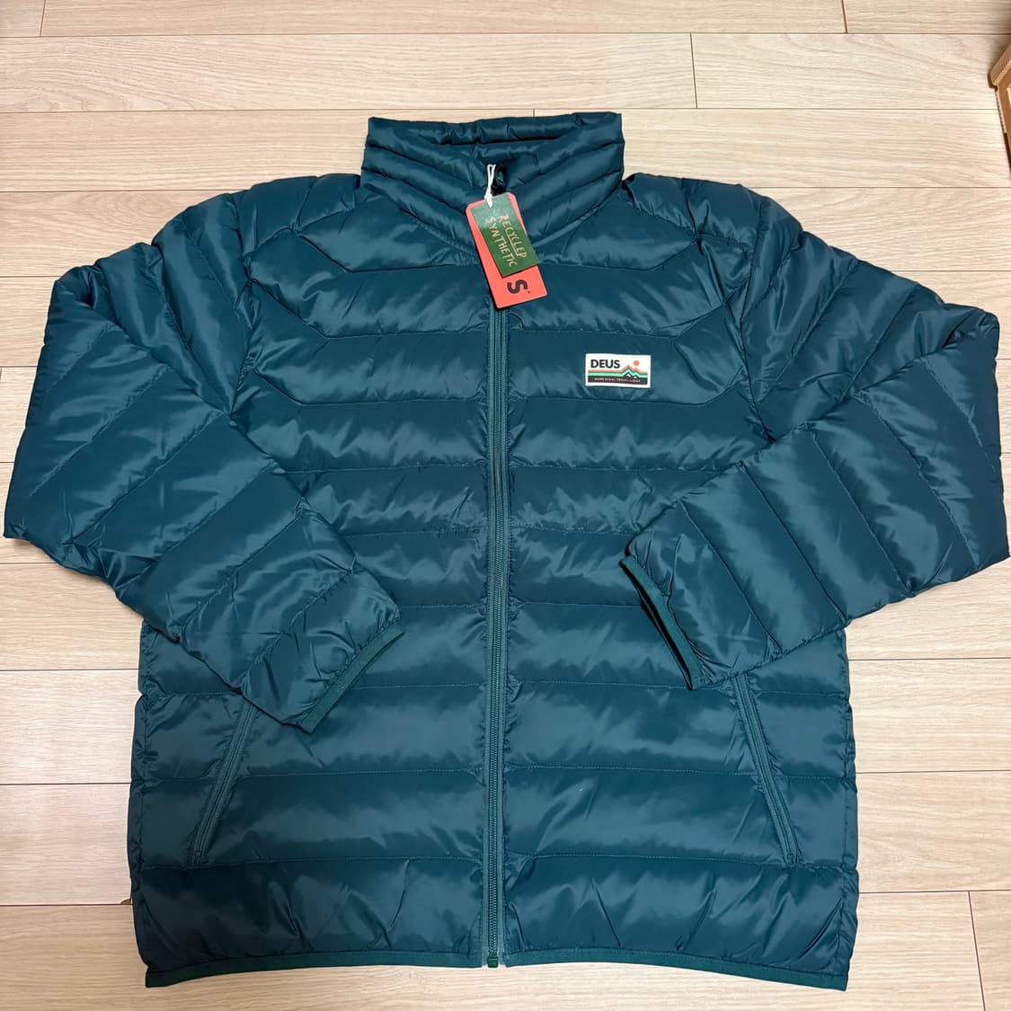 새상품) L 데우스 deus 경량패딩 그린 상품이미지2