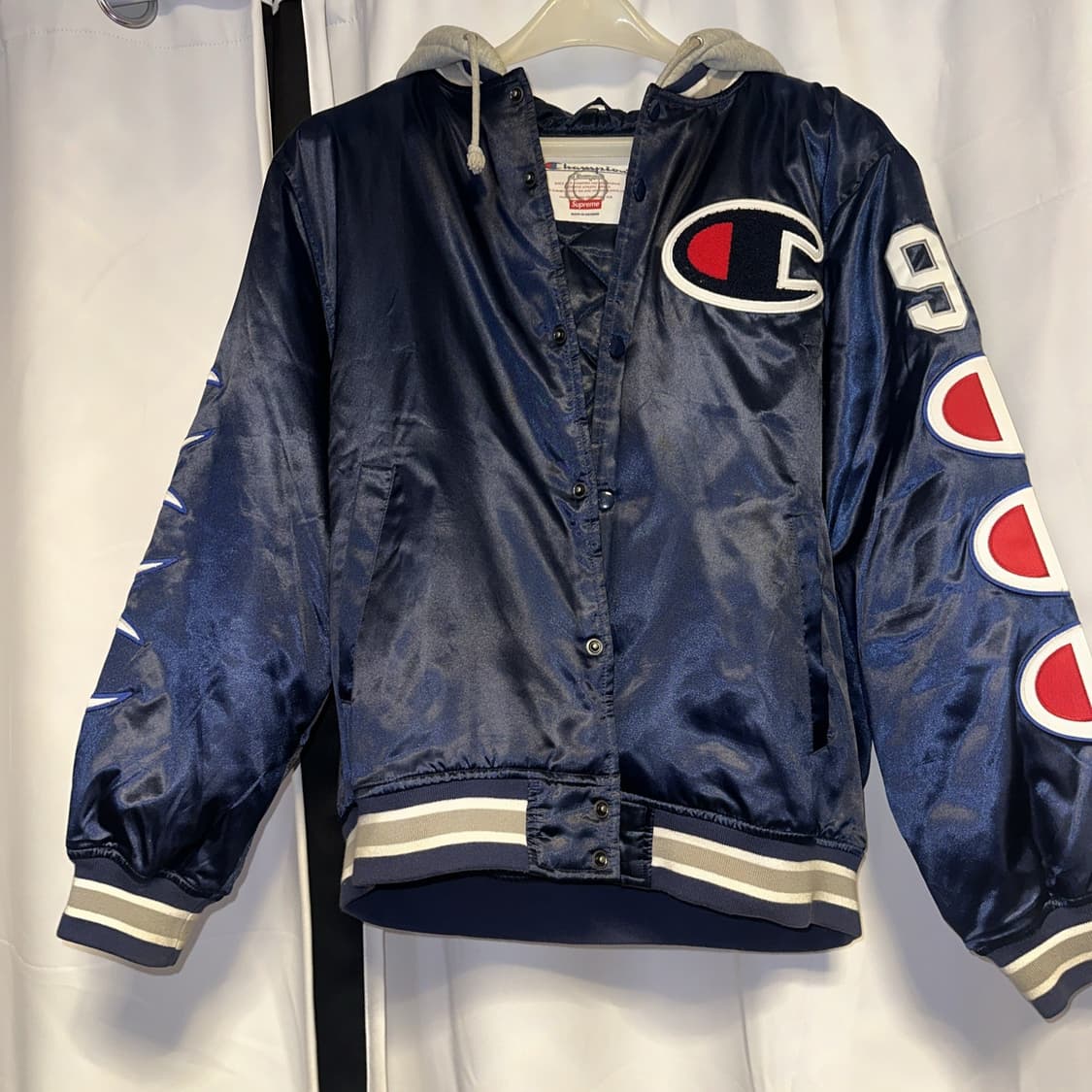 슈프림 x 챔피온 후드 사틴 바시티 자켓 상품이미지1