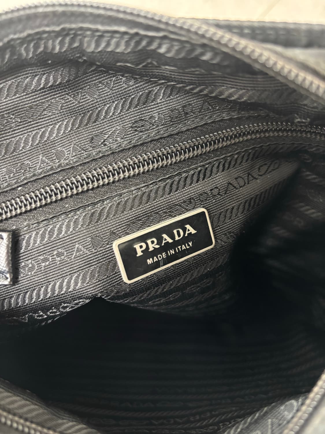 프라다 블랙 나일론 크로스백 상품이미지3