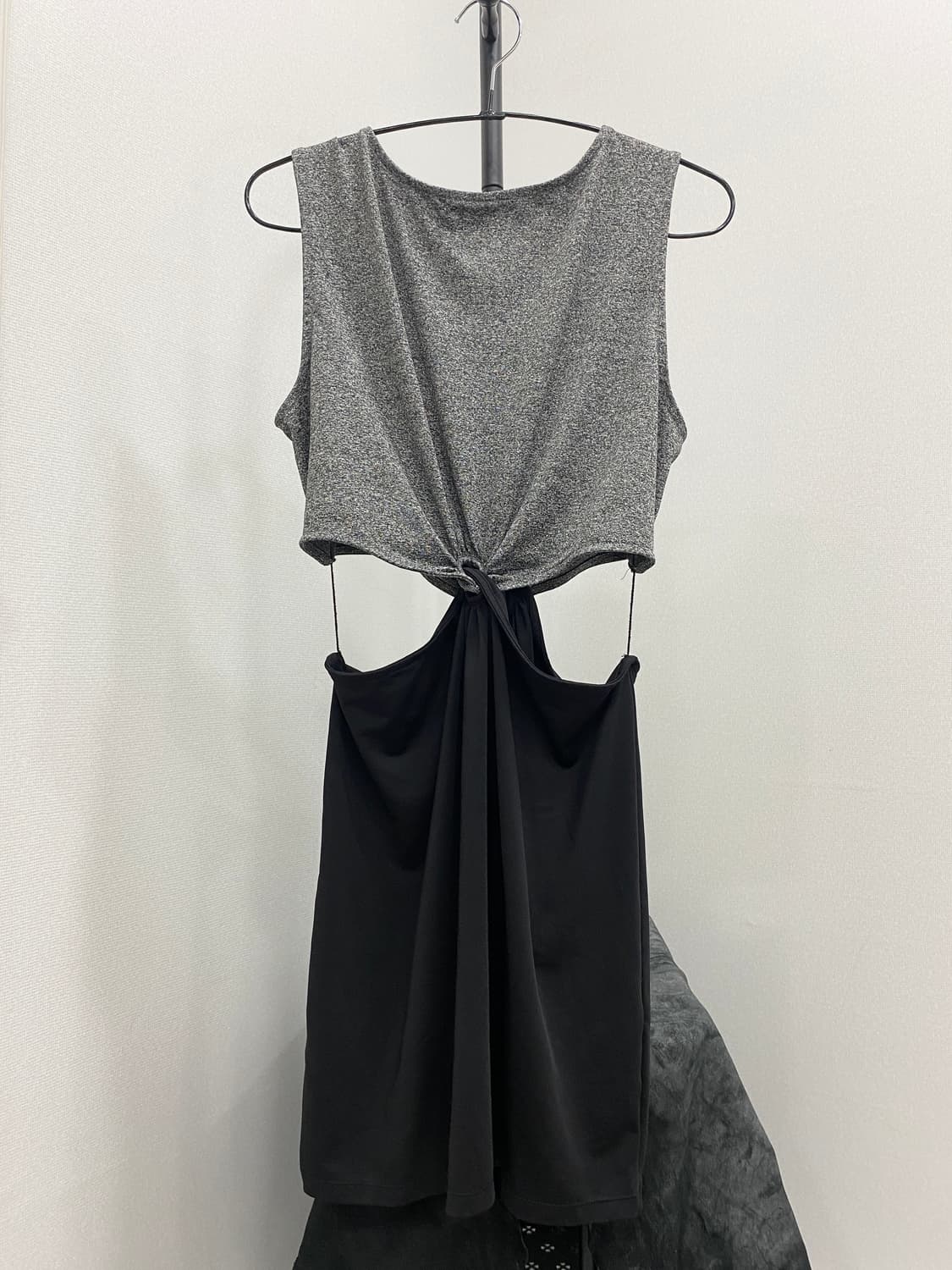 Cut-Out Twist Dress 상품이미지6