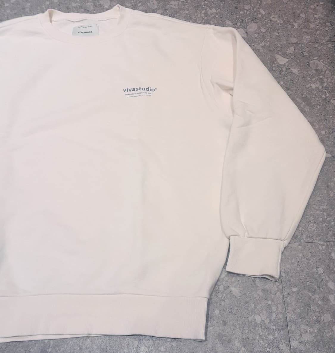 💥비바스튜디오 스웻셔츠 아이보리 (XL)
 상품이미지3