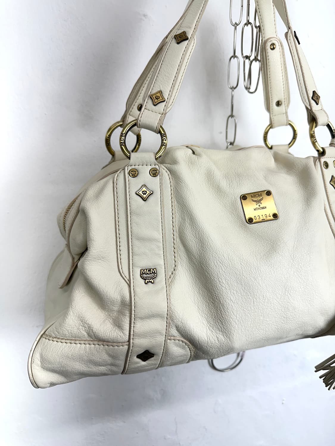 MCM Ivory Patent Leather Stud Motif Larg 상품이미지3