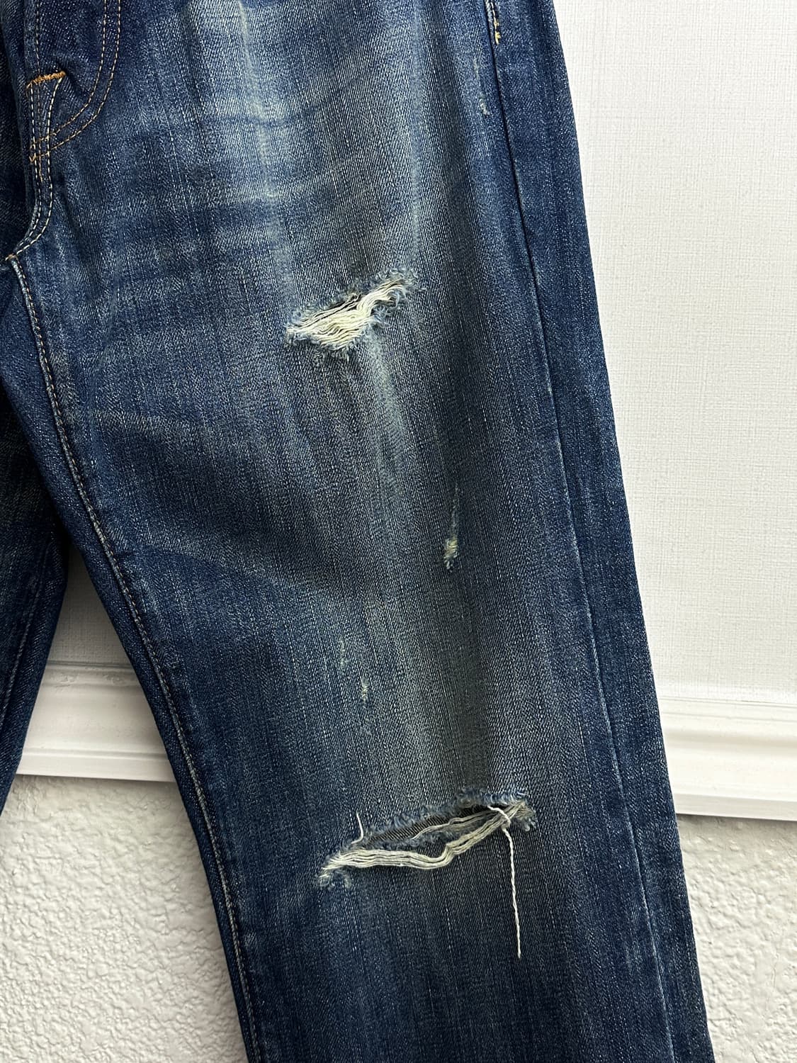 Abercrombie & Fitch 로우 라이즈 대미지 부츠컷 데님 상품이미지9