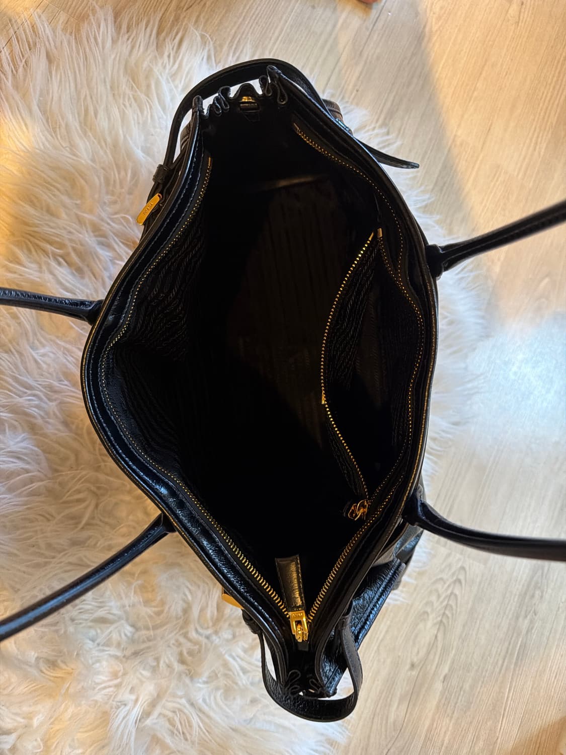 Prada Bonnie Extra Large Leather Handbag 상품이미지5